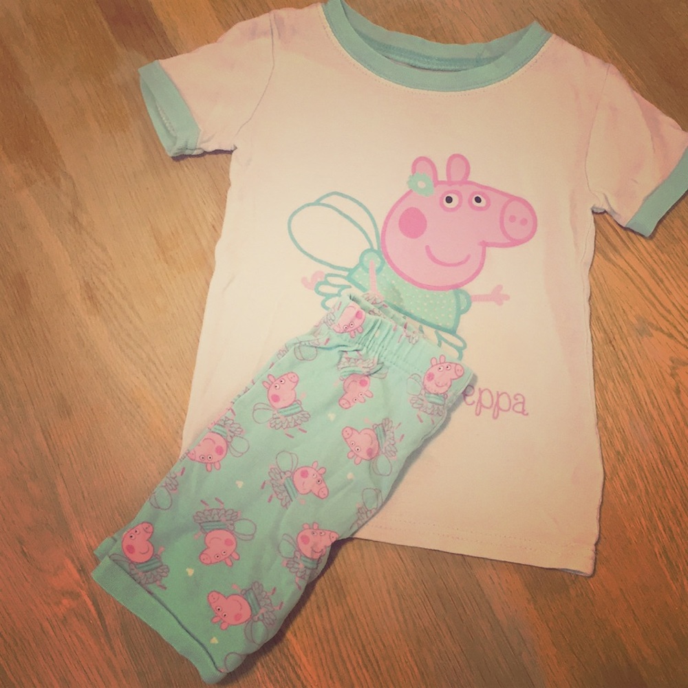 Old Navy 4T Peppa Pig pajama set.
